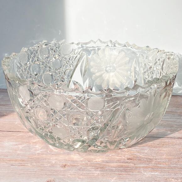 Vintage Cut Glass Crystal Bowl - Elegant Floral and Geometric Design - Picture 7 of 8